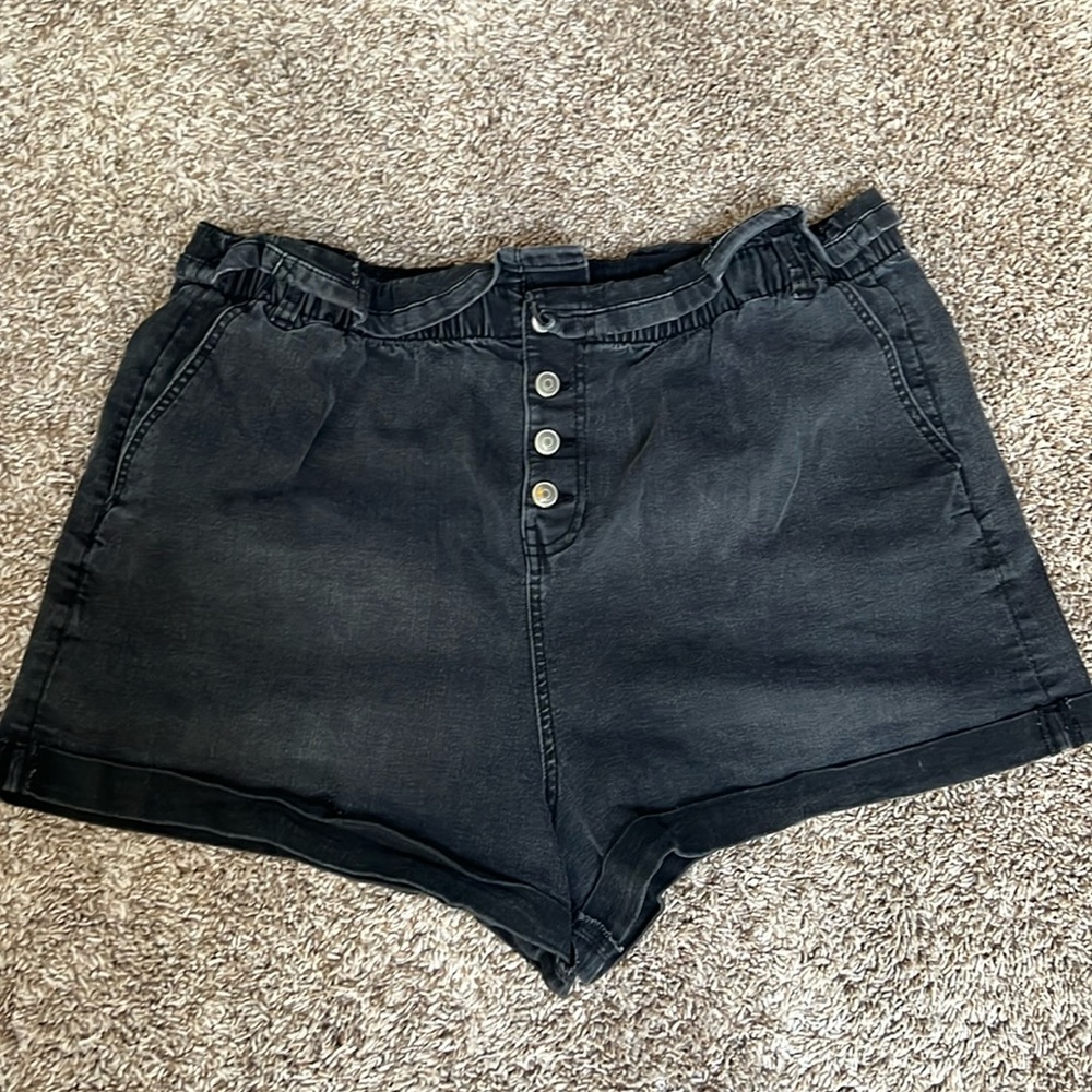 Cute plus size shorts.